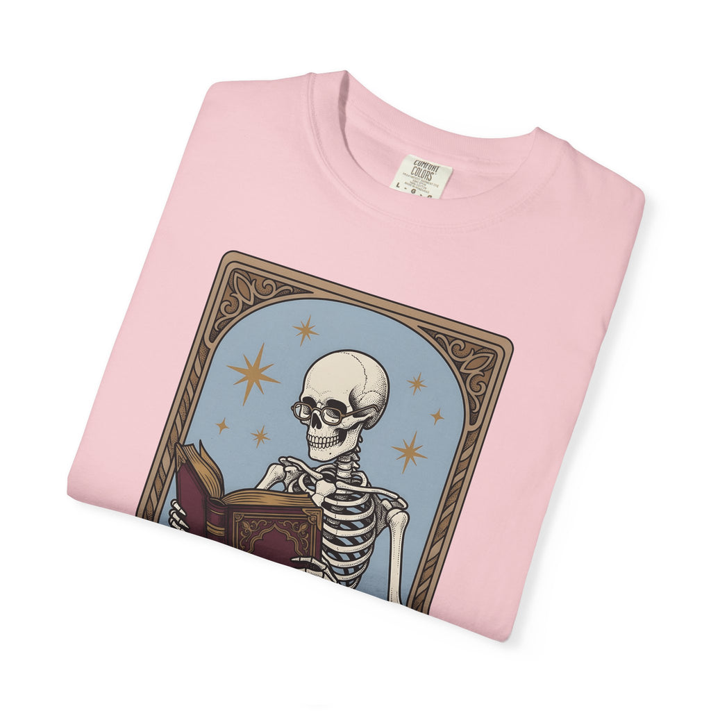 Skeleton Reading Book T-Shirt Gothic Academic Gift Women Vintage T-Shirt Skeleton T-Shirt Dark Fan Retro T-Shirt Scholar Graphic Tarot Coffee Cup