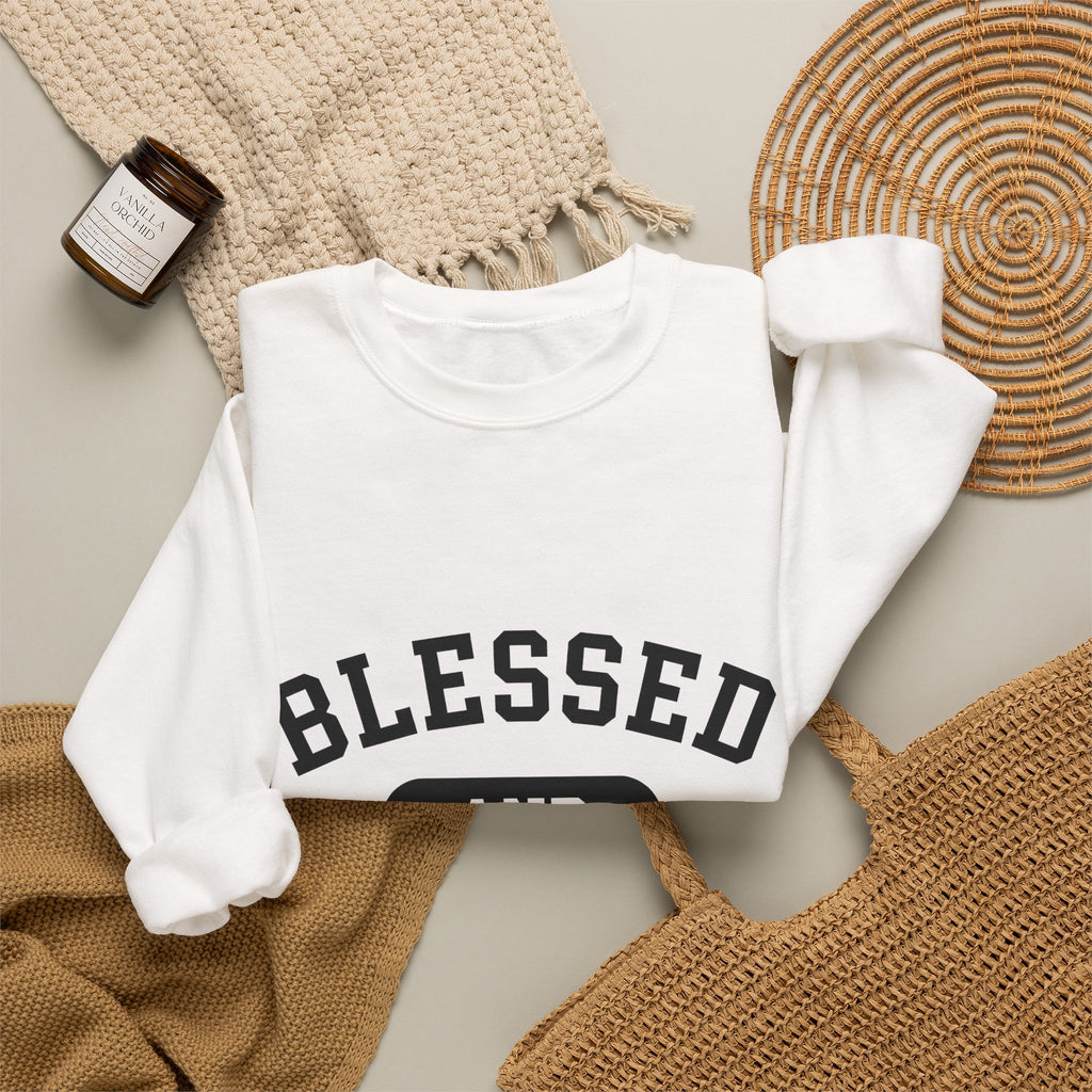 Bold Lettering Design Sweatshirt Moms Household Gift Women Simple Sweatshirt Typography T-Sh