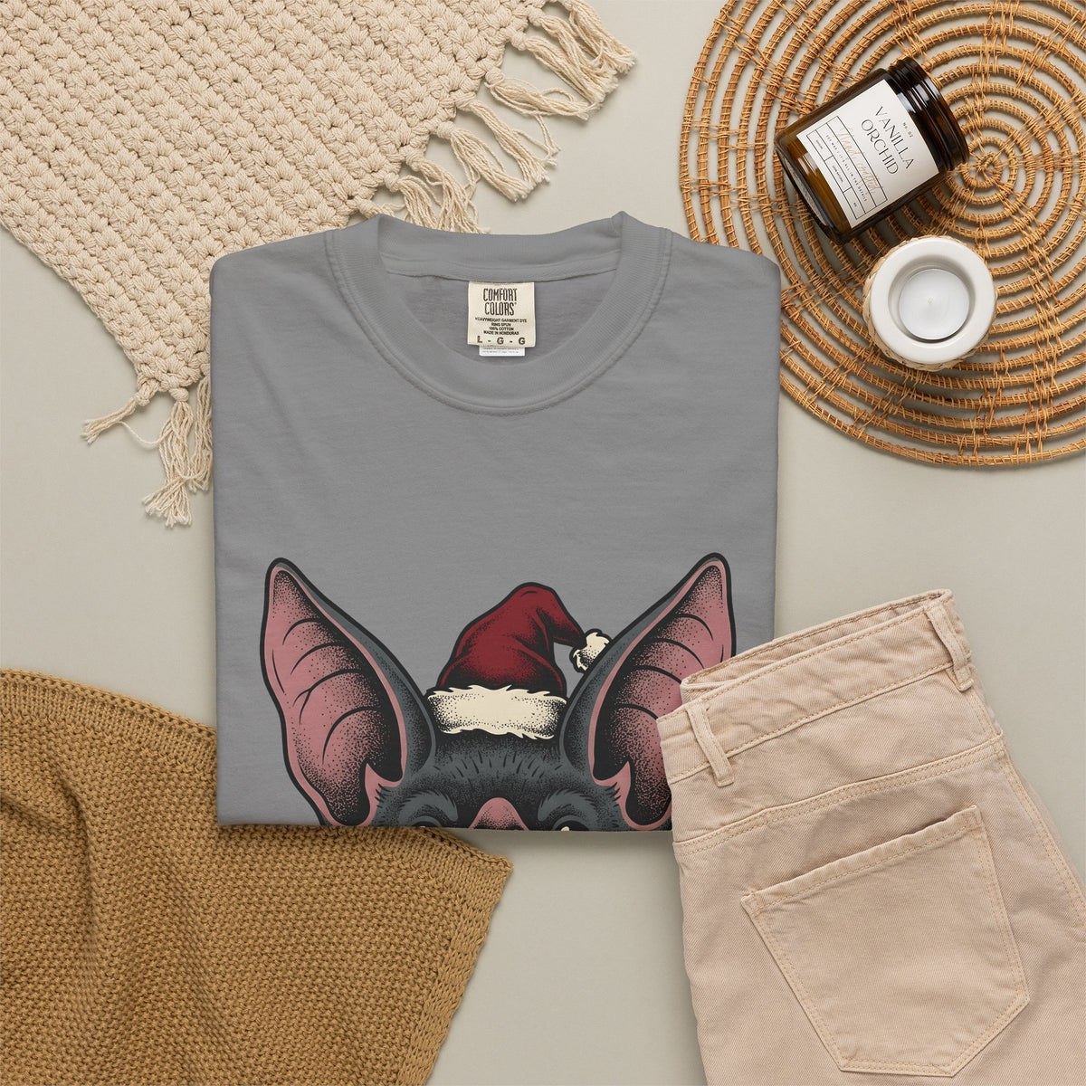 Bat Christmas Hat T-Shirt Christmas Alternative Gift Women Traditional T-Shirt Santa Hat T-Shirt Xmas Fan Vintage T-Shirt Gothic Graphic Retro