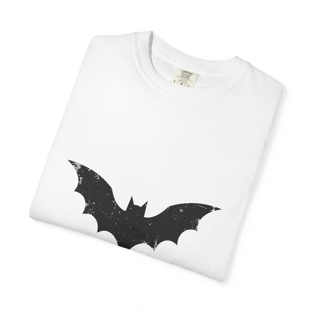 Bat Halloween Horror Gift Vintage Flying Creature Spooky Fan Dark Macabre Simple T-Shirt