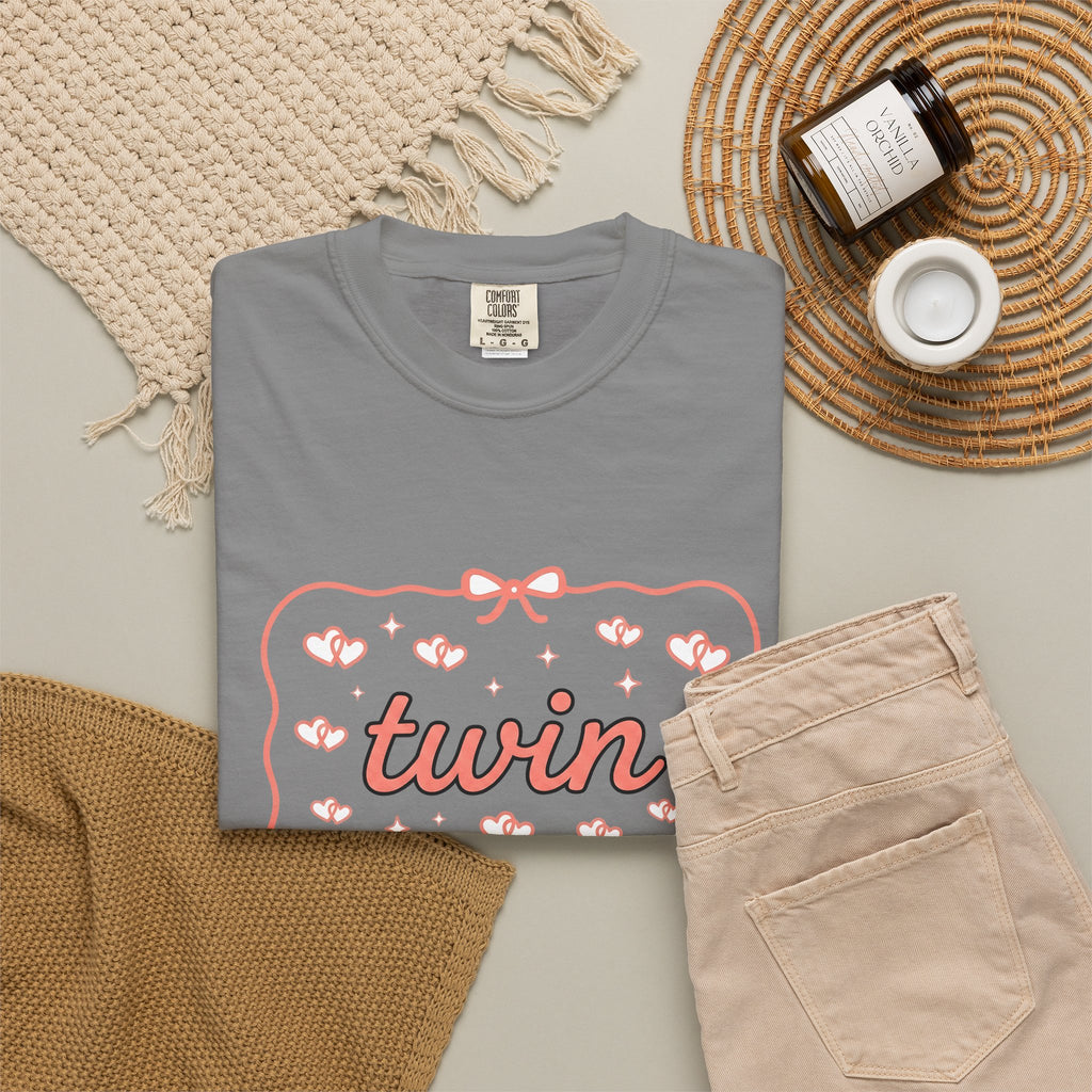 Romantic Motif T-Shirt Moms Kin Gift Women Playful T-Shirt Love T-Shirt Motherhood Fan Whimsical T-Shirt Family Graphic Outline Knot T-Shirt