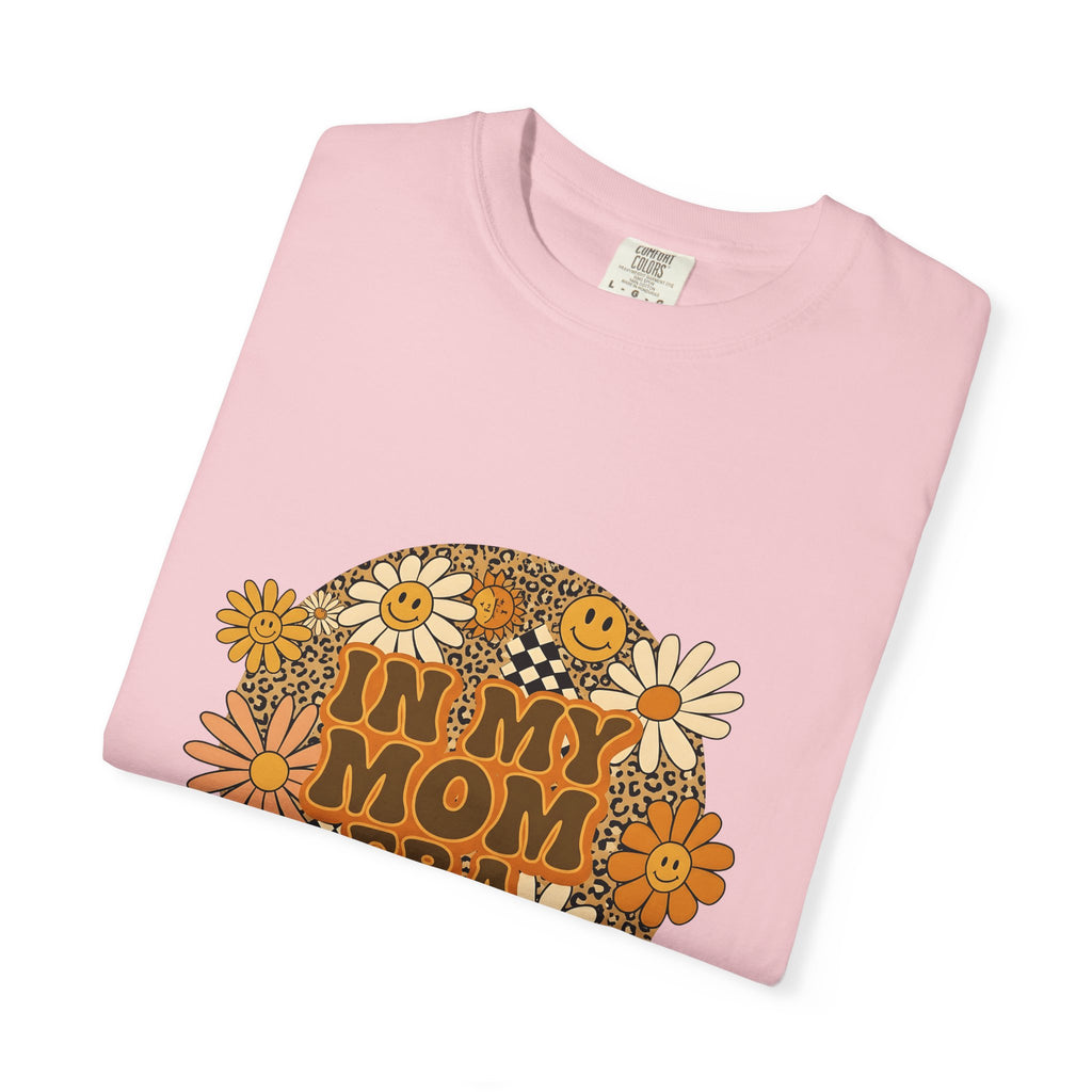 Smiley Flowers T-Shirt Moms Aesthetic Gift Women Boho T-Shirt Happy Face T-Shirt Motherhood Enthusiast Hippie T-Shirt Visual Design Retro Leopard