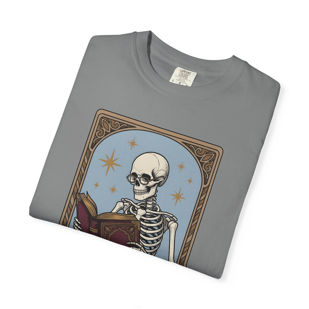 Skeleton Reading Book T-Shirt Gothic Academic Gift Women Vintage T-Shirt Skeleton T-Shirt Dark Fan Retro T-Shirt Scholar Graphic Tarot Coffee Cup
