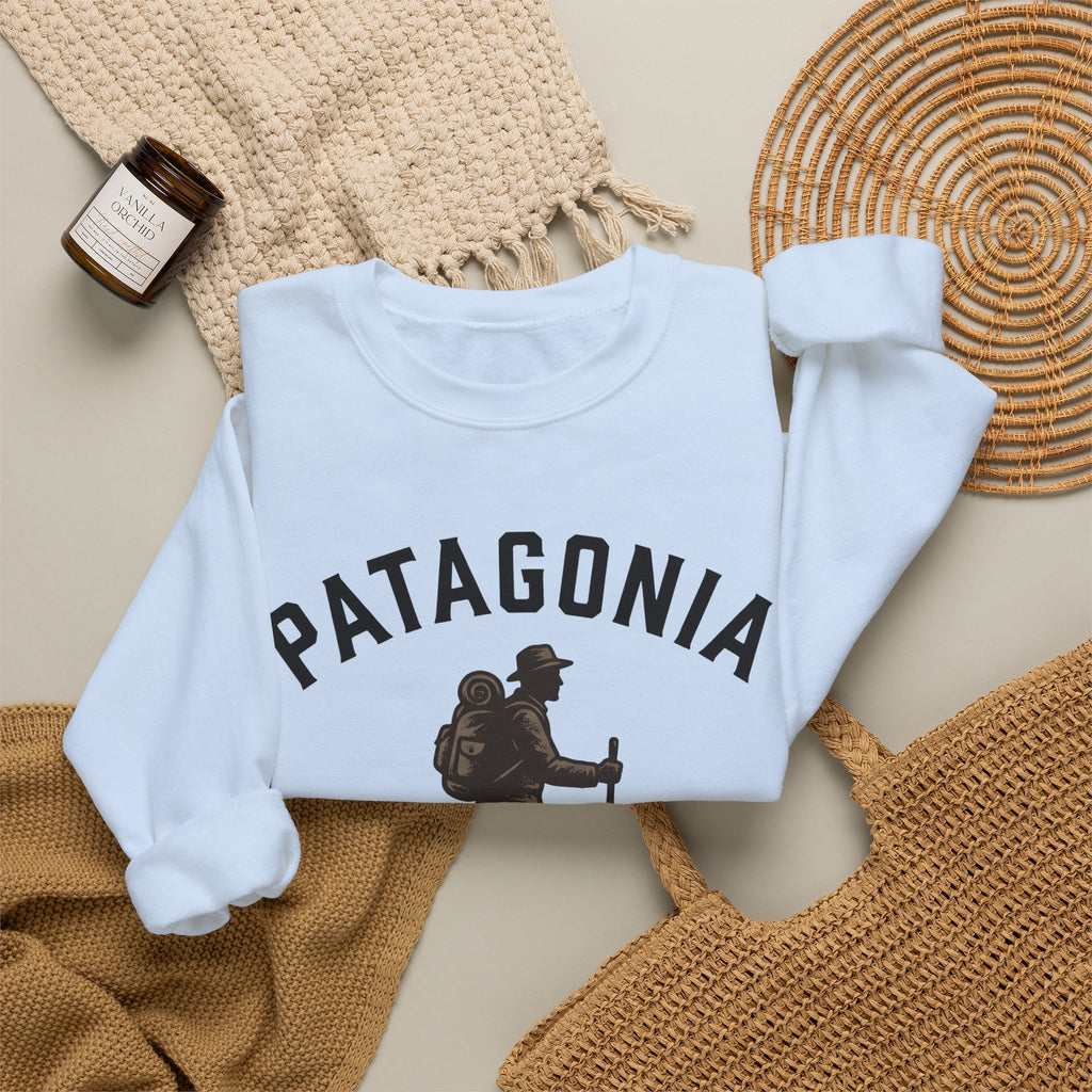 Hiking Figure Sweatshirt Hiking Travel Gift Women Old School Sweatshirt Trekker Sweatshirt Hiker Enthusiast Retro Sweatshirt Explorer Graphic Classic Rucksack