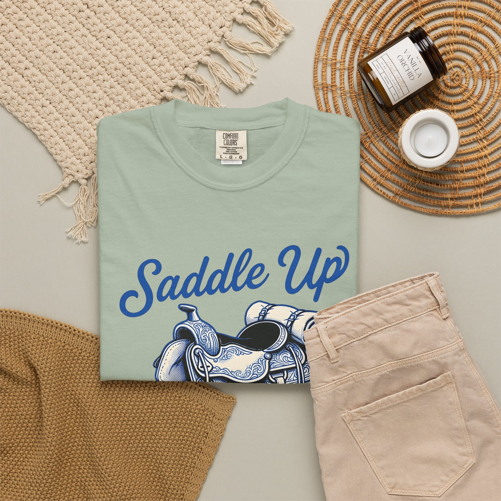 Western Saddle Cowgirl Western Gift Vintage Saddle Cowboy Fan Rodeo Country Hand Drawn Bedroll T-Shirt