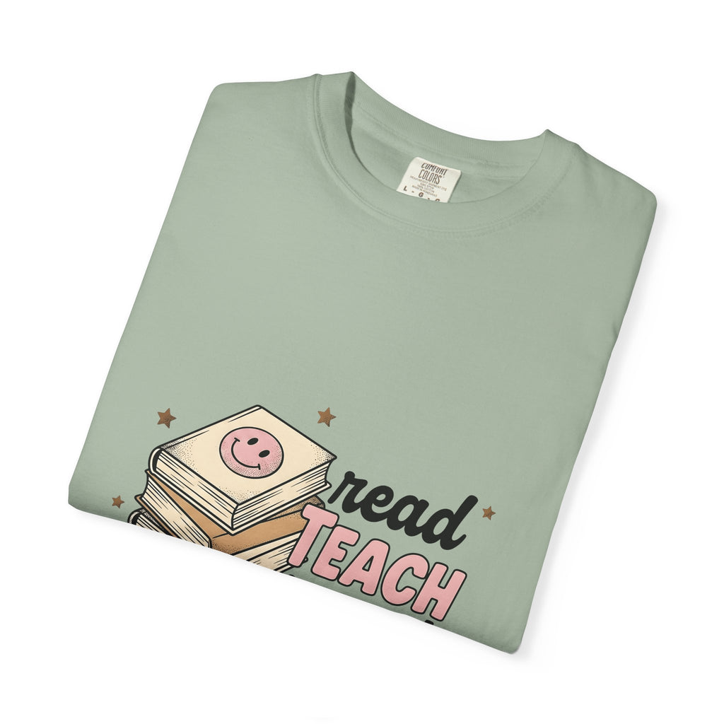Stacked Books Teachers Reading Gift Cartoon Book Pile Educator Enthusiast Comic Literacy Retro T-Shirt