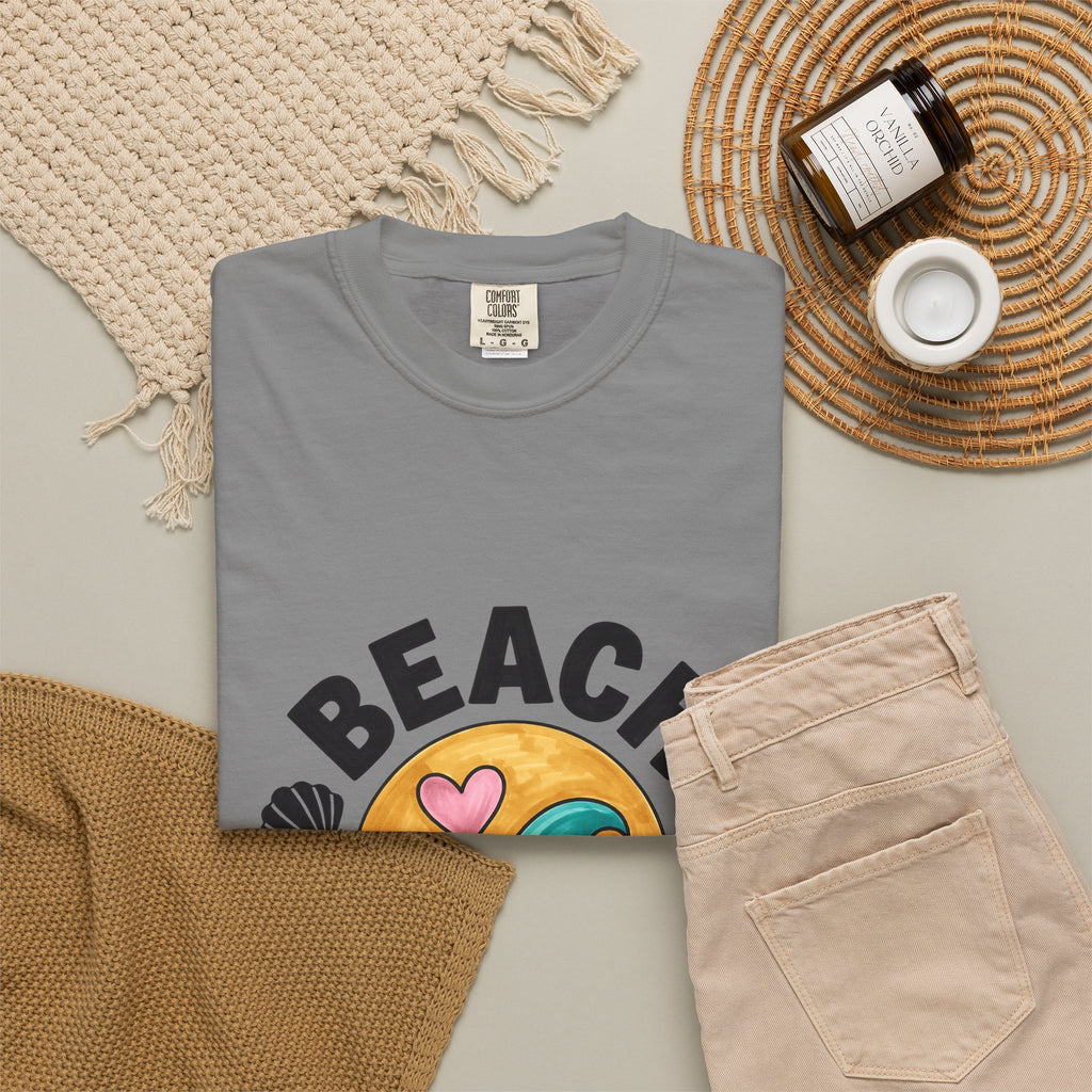 Sun Surf Heart T-Shirt Moms Coast Gift Women Flat Design T-Shirt Summer T-Shirt Mom Fan Minimalist T-Shirt Coastal Graphic Classic Clam T-Shirt
