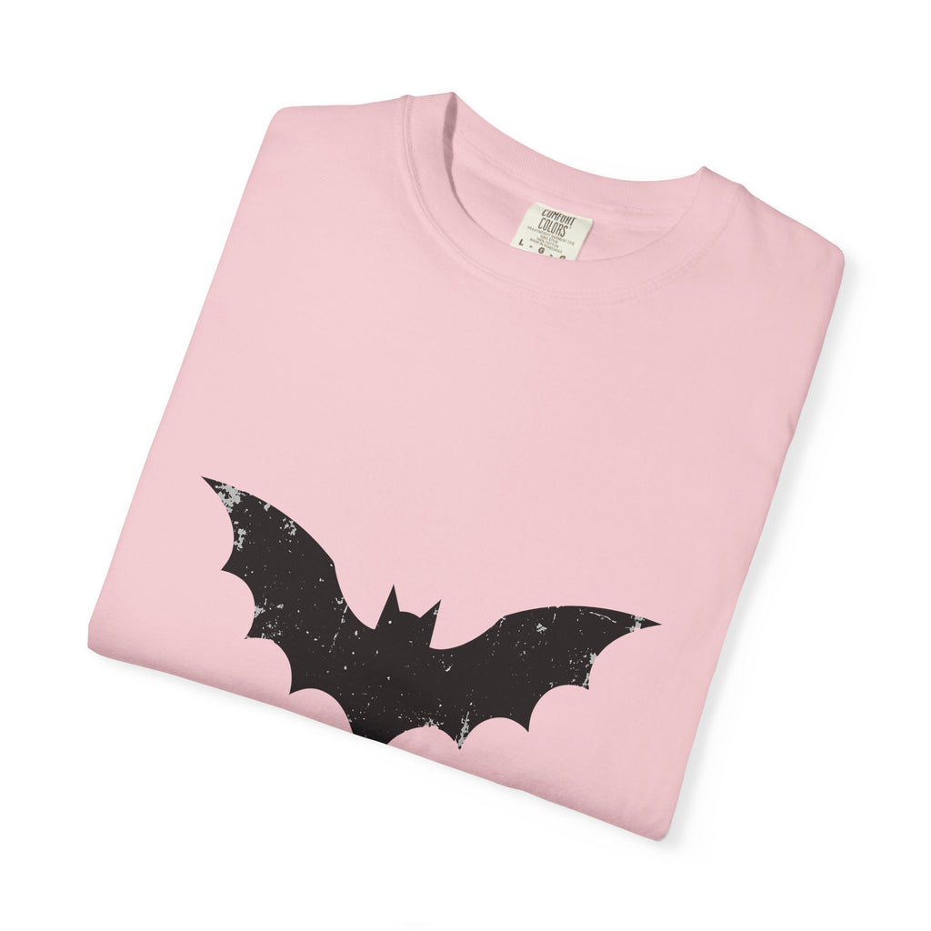 Bat Halloween Horror Gift Vintage Flying Creature Spooky Fan Dark Macabre Simple T-Shirt