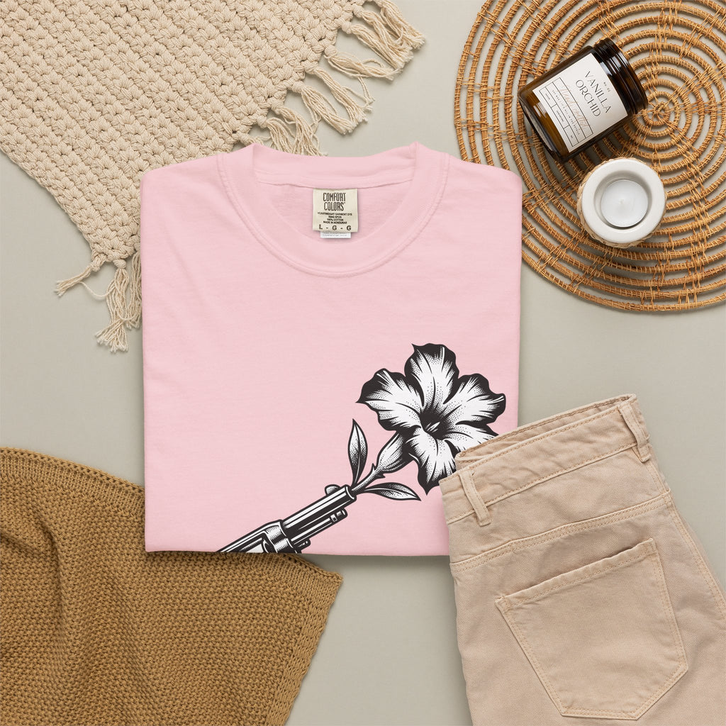 Revolver Flower T-Shirt Cowgirl Western Gift Women Tattoo T-Shirt Gunflower T-Shirt Rodeo Fan Traditional T-Shirt Country Graphic Vintage Hibiscus