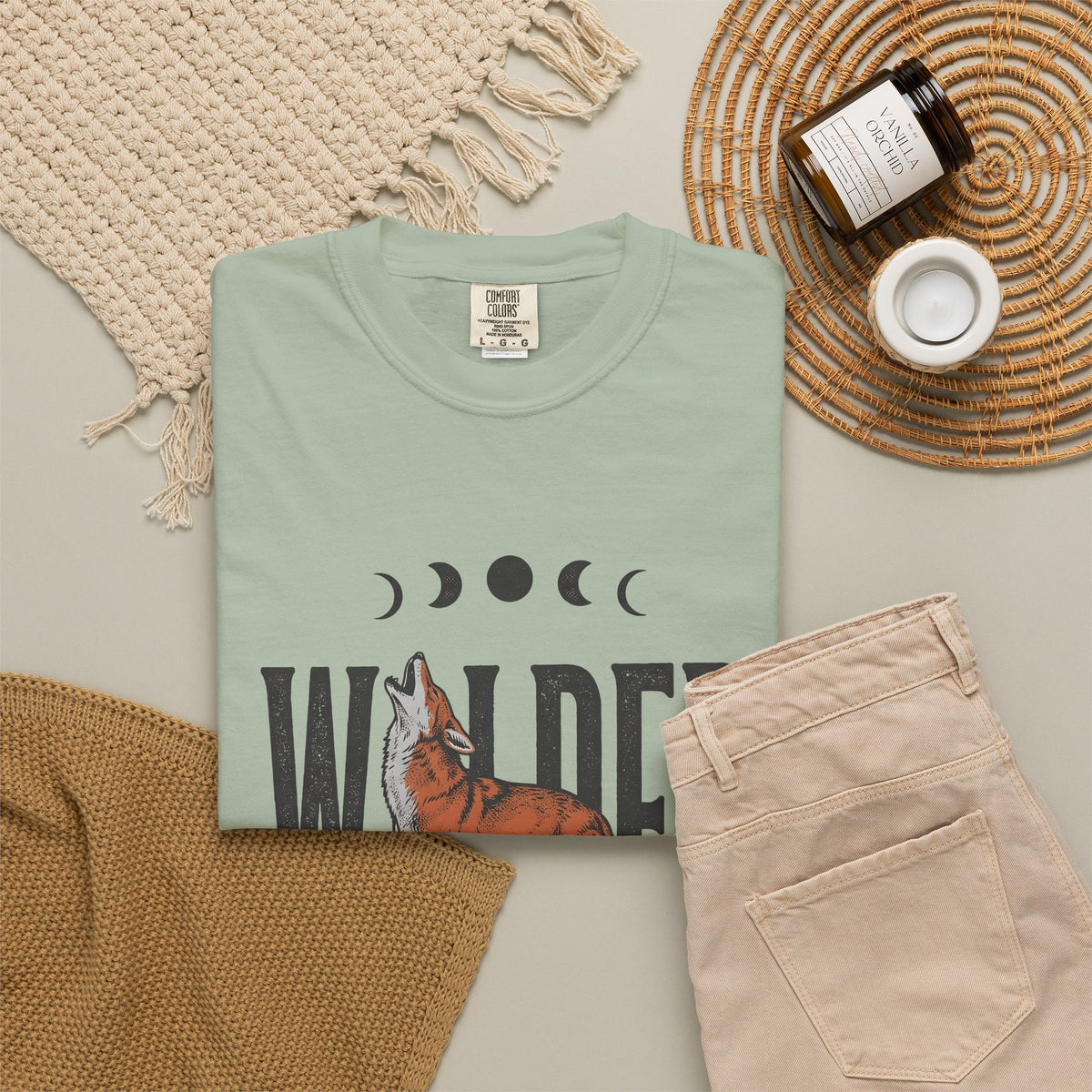 Howling Wolf T-Shirt Boho Chic Nature Gift Women Vintage T-Shirt Wolf T-Shirt Bohemian Fan Retro T-Shirt Environmental Graphic Hand Drawn Moon