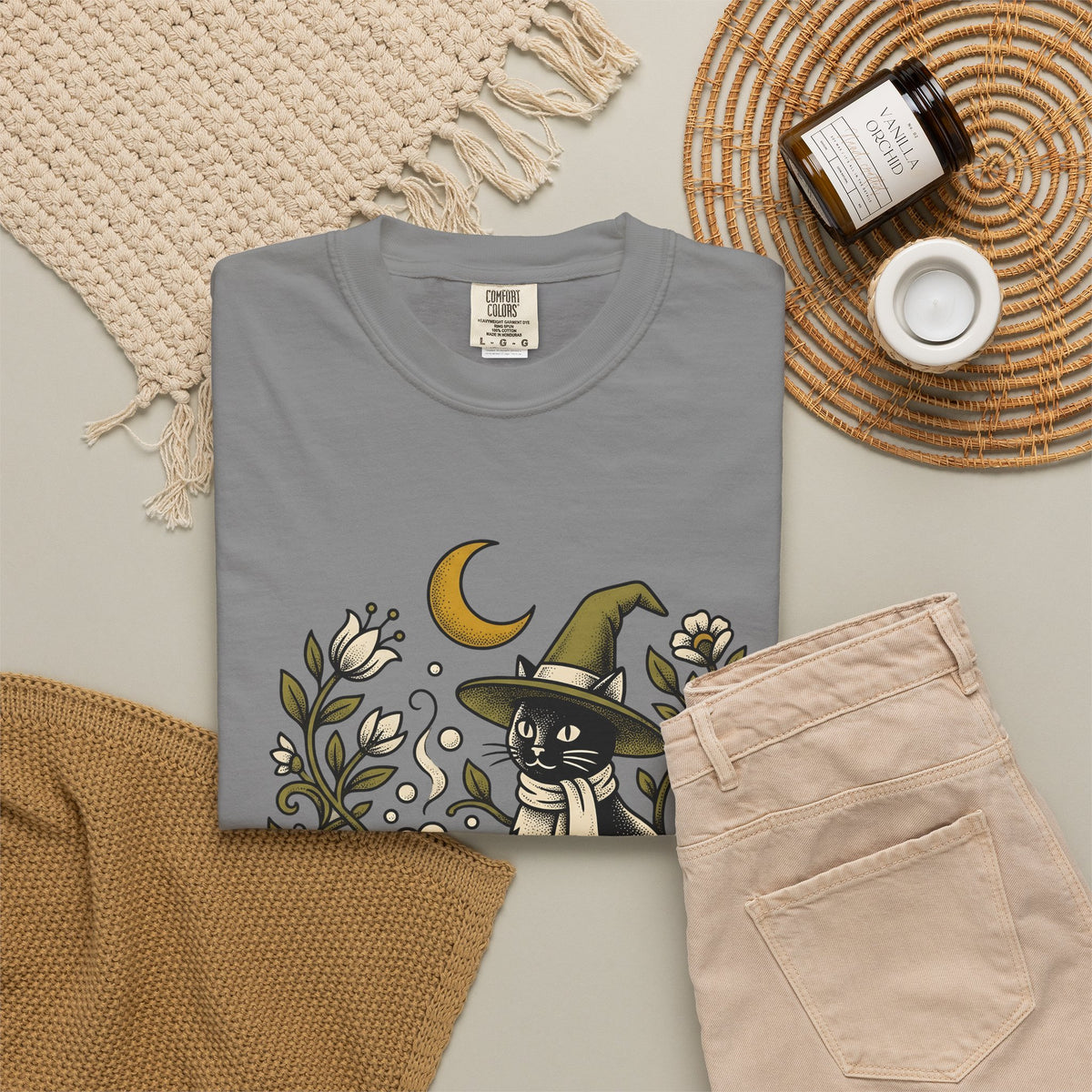 Black Cat Witch Hat Halloween Cat Gift Vintage Witch Hat Horror Fan Retro Feline T-Shirt