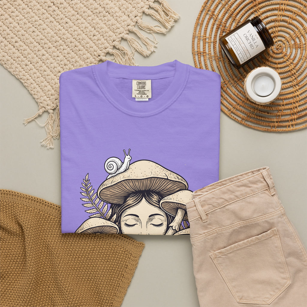Mushroom Woman T-Shirt Boho Chic Nature Gift Women Line Art T-Shirt Fungus T-Shirt Hippie Fan Minimalist T-Shirt Earth Graphic Vintage Snail T-Shirt