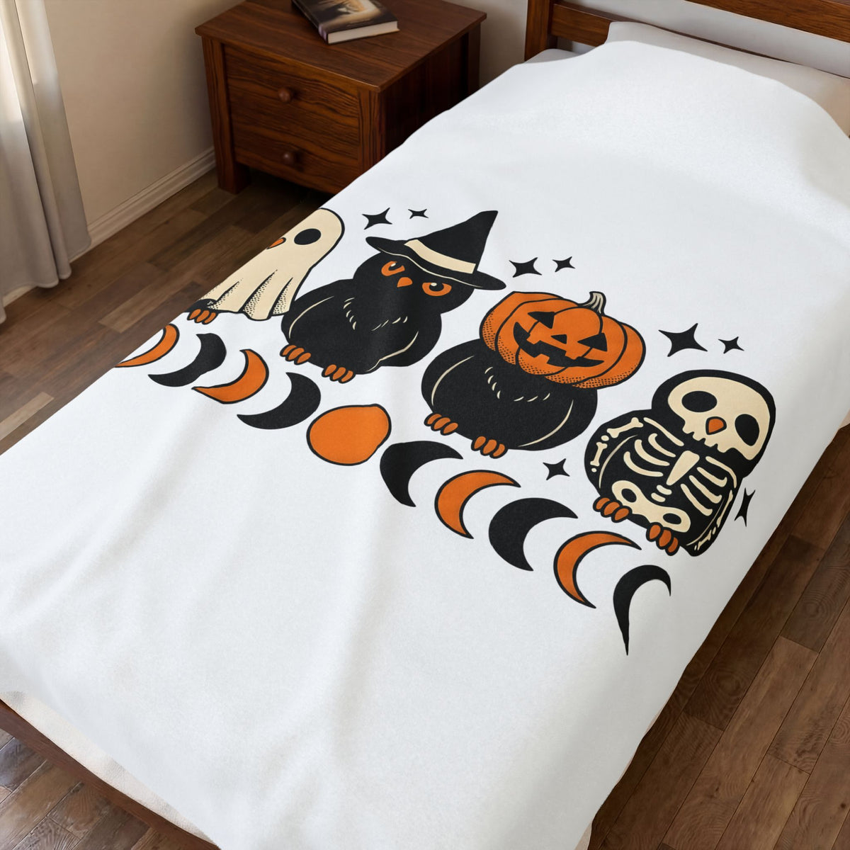 Owl Disguise Halloween Haunted Gift Animated Hoot Owl Horror Fan Cartoony Spooky Classic Moon Blanket