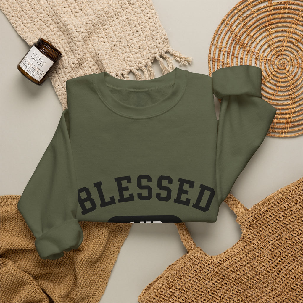 Bold Lettering Design Sweatshirt Moms Household Gift Women Simple Sweatshirt Typography T-Sh