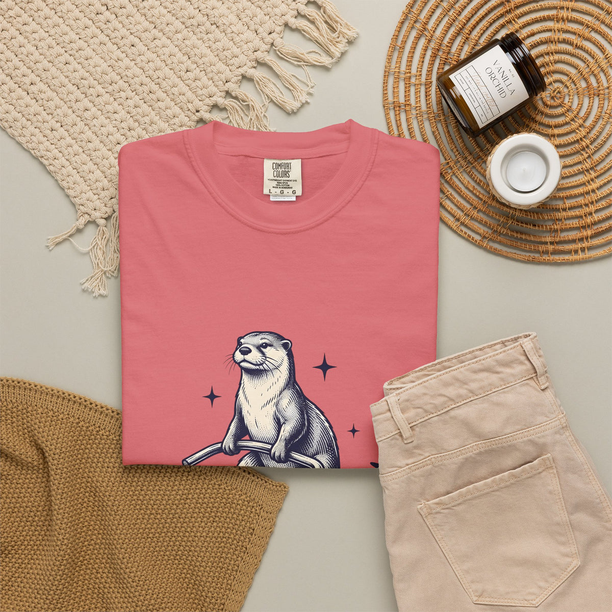 Strong Otter T-Shirt Funny Animal Gift Women Vintage T-Shirt Otter T-Shirt Humor Fan Retro T-Shirt Wildlife Graphic Hand Drawn Stars T-Shirt