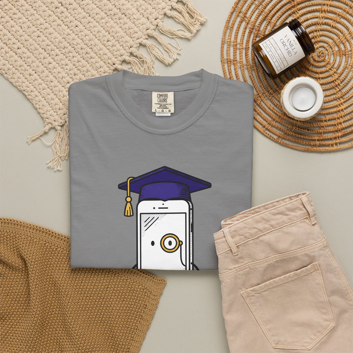 Cellphone Mascot T-Shirt Funny Commencement Gift Women Comic T-Shirt Phone Mascot T-Shirt Humor Fan Cartoon T-Shirt Graduation Graphic Sketch