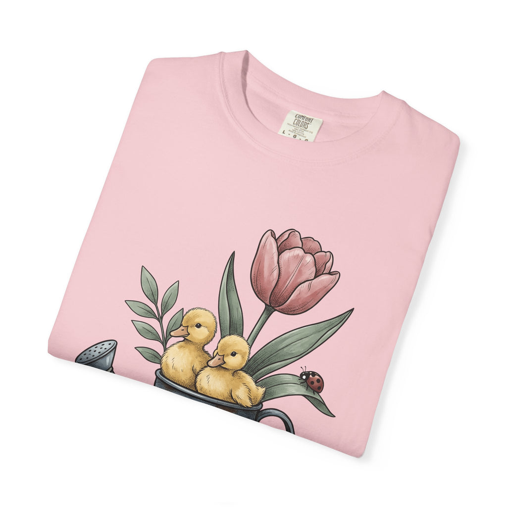 Baby Ducks Watering Pot T-Shirt Easter Garden Gift Women Sketch T-Shirt Duckling T-Shirt Spring Fan Doodle T-Shirt Gardening Graphic Retro Flower