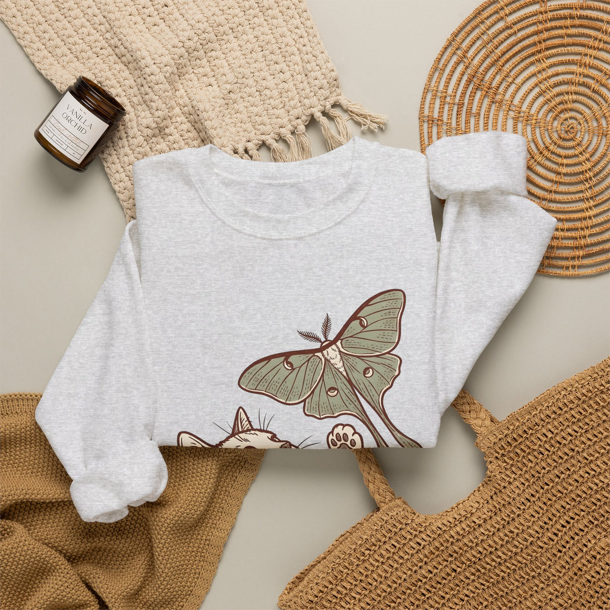 Kitten Moth Sweatshirt Cat Outdoors Gift Women Sketch Sweatshirt Kitten Sweatshirt Cat Fan Drawing Graphic Retro Leaf Sweatshirt