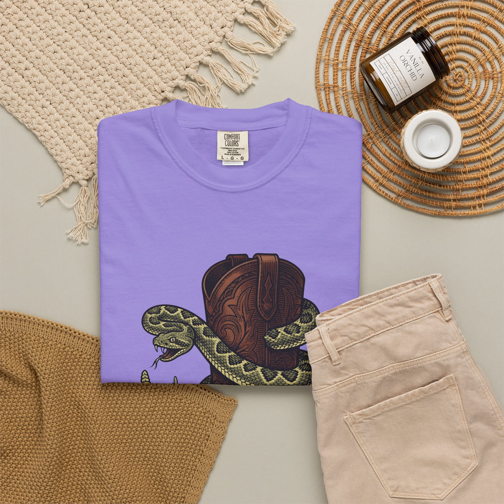 Western Boot Serpent T-Shirt Cowgirl Ranch Gift Women Retro T-Shirt Snake Boot T-Shirt Cowgirl Fan Rodeo T-Shirt Farm Graphic Sketch Desert Plant