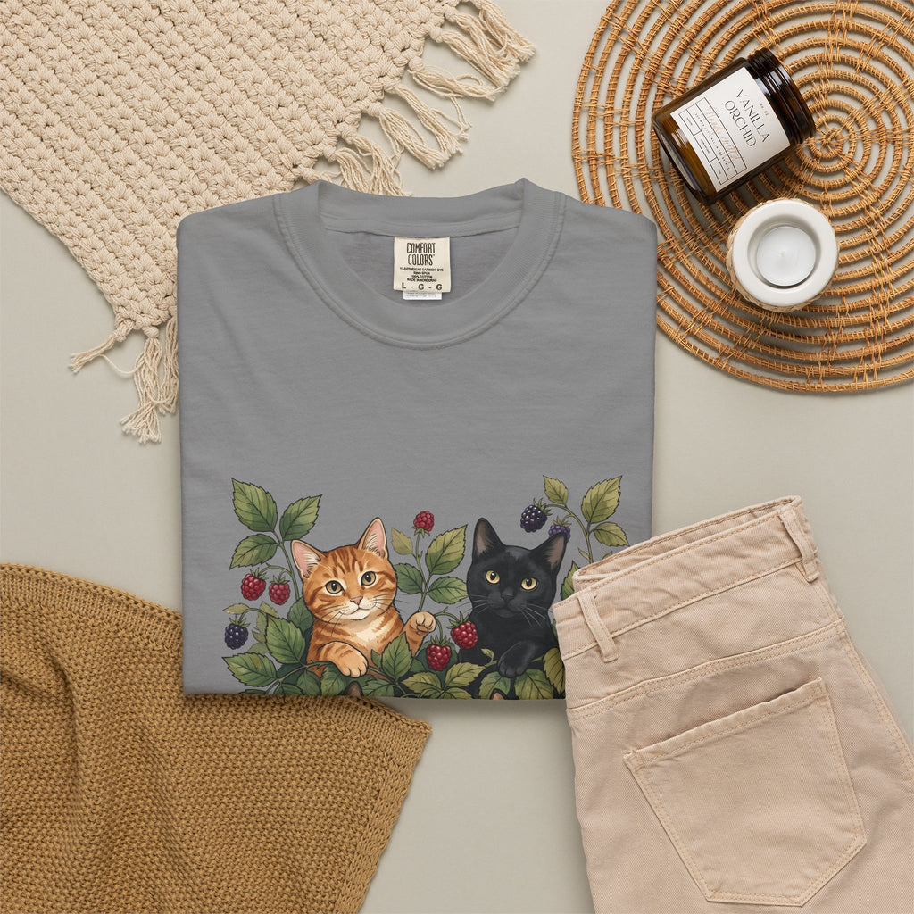 Kittens Berries T-Shirt Cat Garden Gift Women Flower T-Shirt Cats T-Shirt Cat Fan Floral T-Shirt Botanical Graphic Retro Foliage T-Shirt