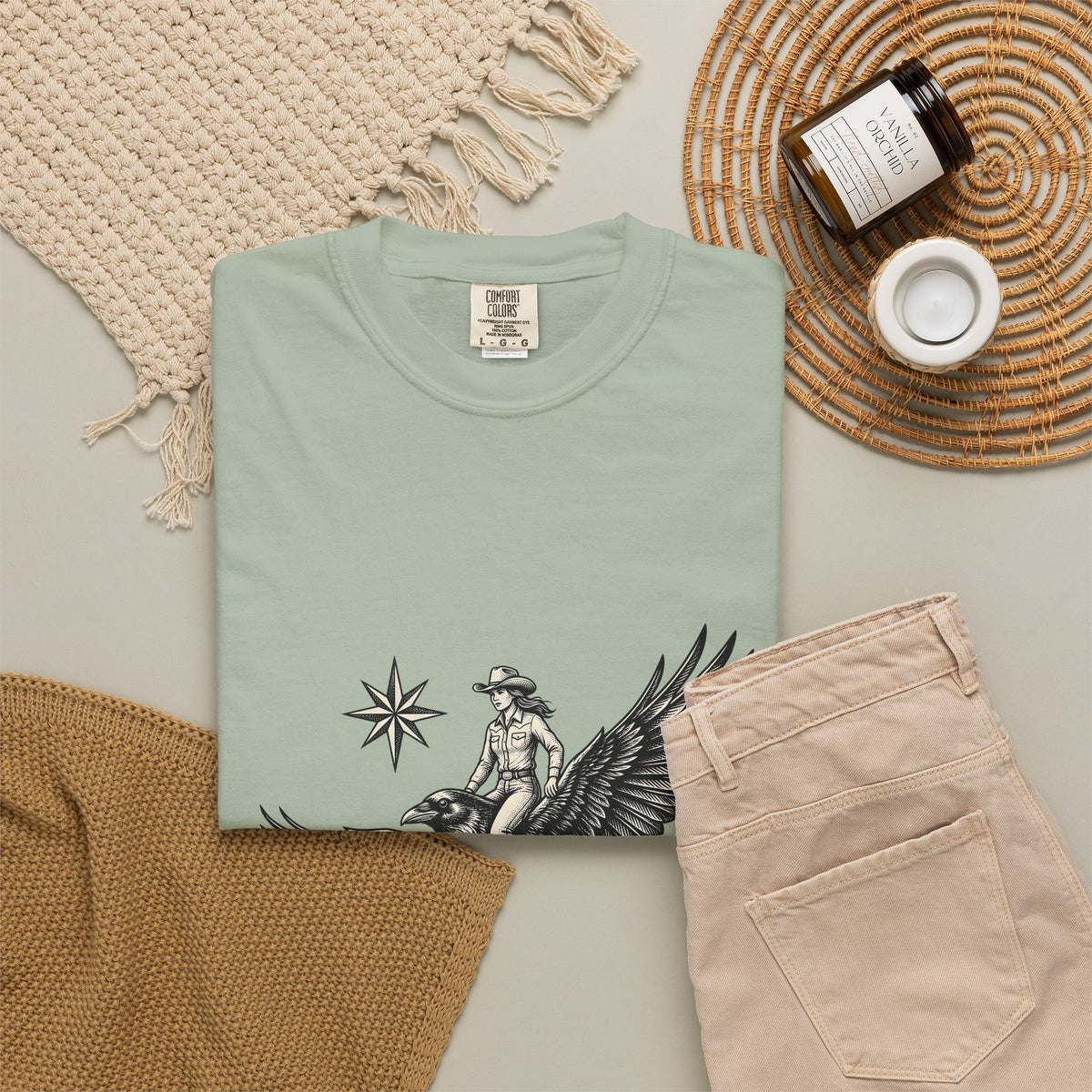Cowgirl On Raven Cowgirl Travel Gift Country Horsewoman Cowboy Fan Rustic Adventure Retro T-Shirt