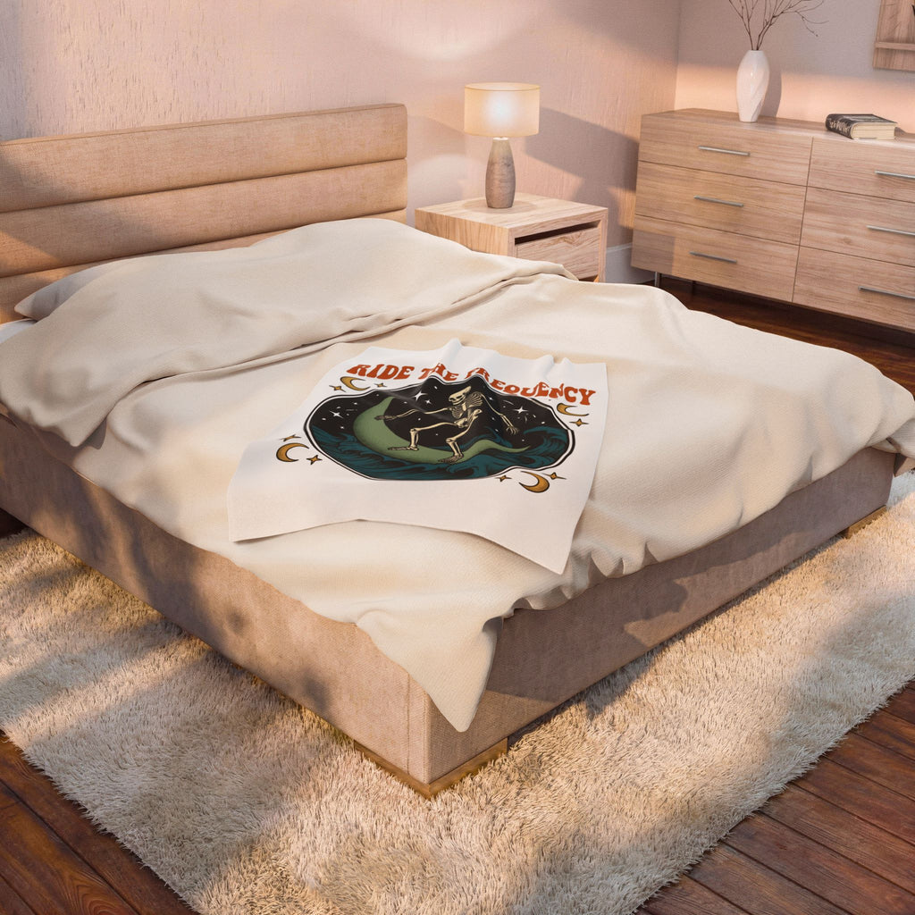 Skeleton Wave Riding Surfing Universe Gift Nostalgic Surfing Surfer Surf Enthusiast Retro Galaxy Classic Blanket