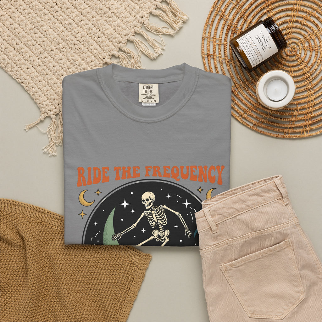 Skeleton Wave Riding Surfing Universe Gift Nostalgic Surfing Surfer Surf Enthusiast Retro Galaxy Classic T-Shirt