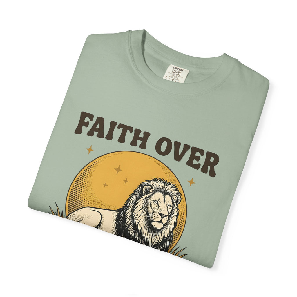 Lion Art T-Shirt Animal Uplift Gift Women Heritage T-Shirt Lion T-Shirt Wildlife Fan Vintage T-Shirt Inspirational Graphic Retro-Inspired Sunlight