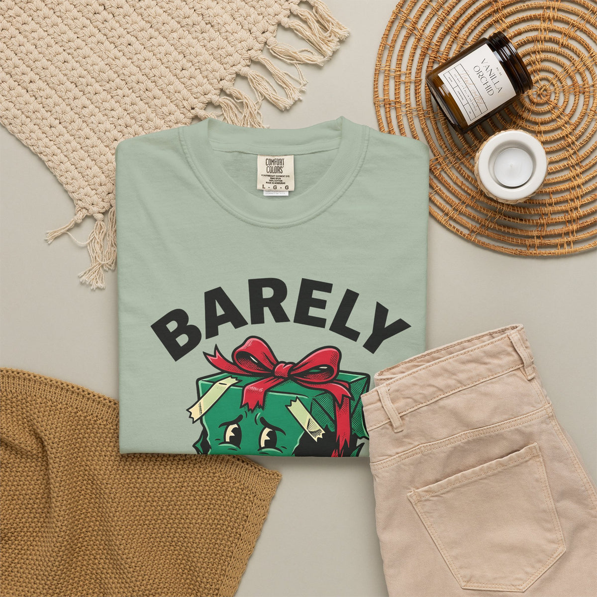 Weathered Package T-Shirt Christmas Comedy Gift Women Animated T-Shirt Parcel T-Shirt Xmas Fan Cartoon T-Shirt Humor Graphic Old School Knot T-Shirt