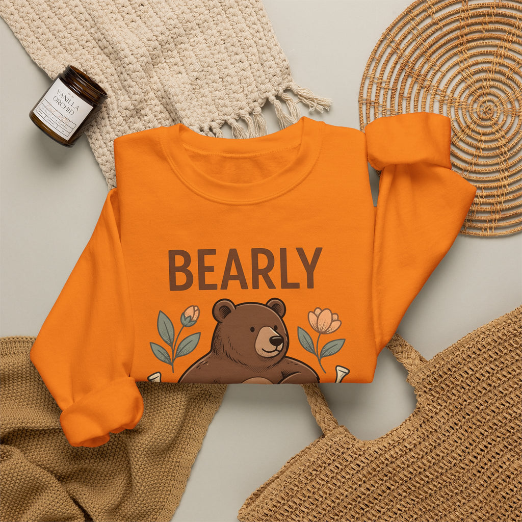 Bear Golf Sweatshirt Golf Wildlife Gift Women Comic Sweatshirt Teddy Sweatshirt Golfer Fan Cartoon Sweatshirt Animal Graphic Retro Floral Sweatshirt
