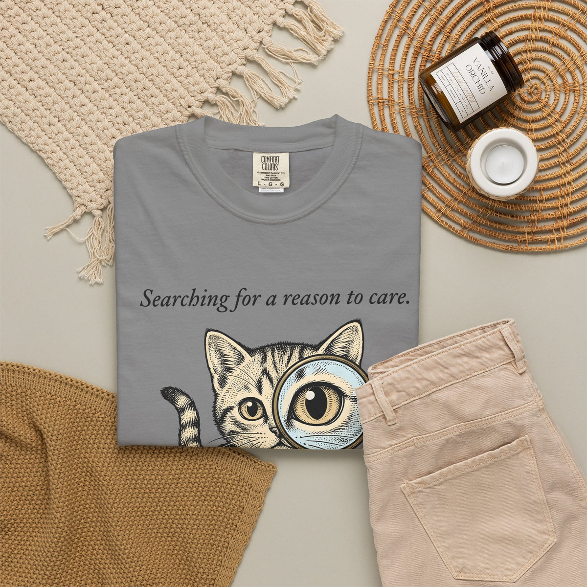 Tabby Cat T-Shirt Cat Humor Gift Women Vintage T-Shirt Kitty T-Shirt Cat Fan Retro T-Shirt Funny Graphic Hand Drawn Magnifying Glass T-Shirt
