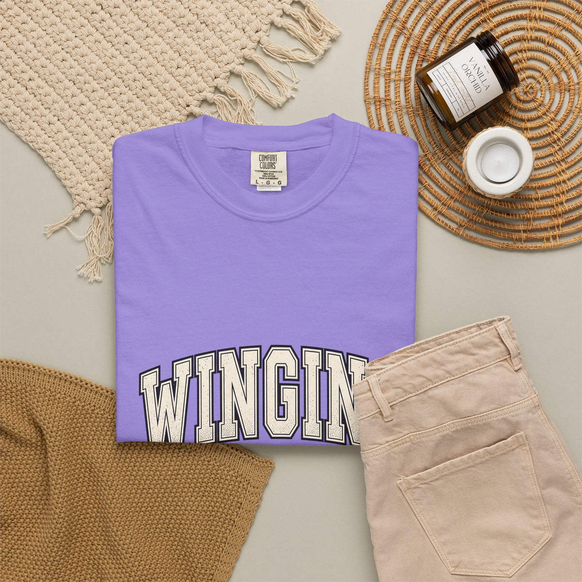 Feather Illustration T-Shirt Mom Comedy Gift Women Bold Retro T-Shirt Plume T-Shirt Mother Fan Retro Style T-Shirt Humor Graphic Vintage Witty