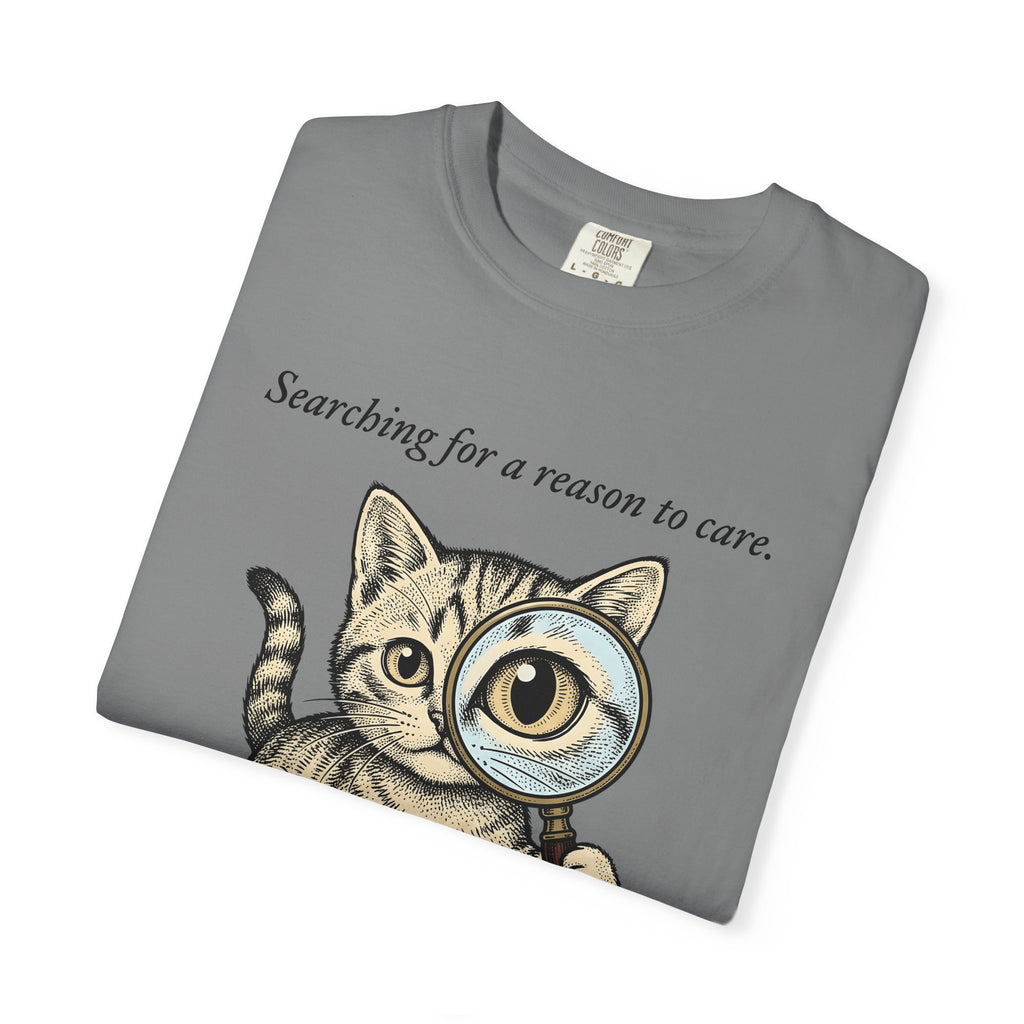 Tabby Cat T-Shirt Cat Humor Gift Women Vintage T-Shirt Kitty T-Shirt Cat Fan Retro T-Shirt Funny Graphic Hand Drawn Magnifying Glass T-Shirt
