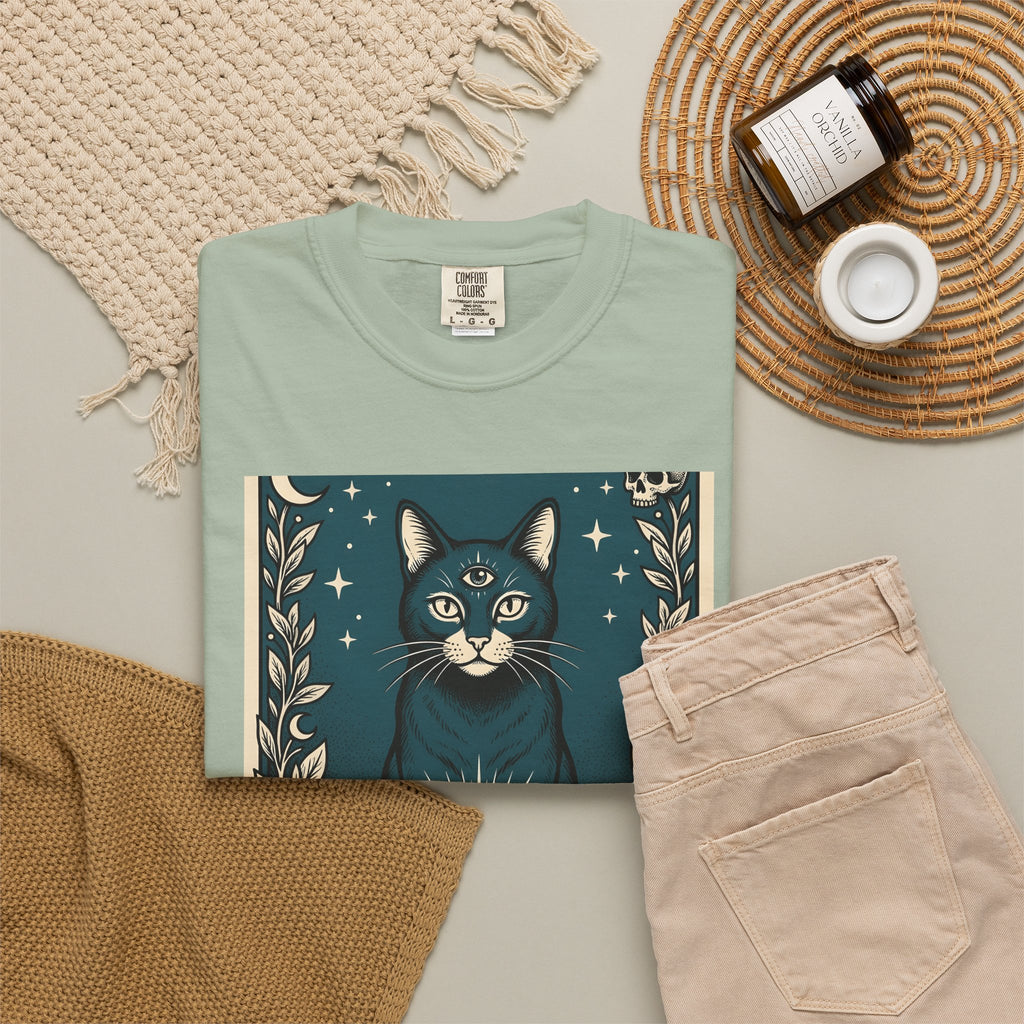Mystic Cat T-Shirt Boho Chic Witchcraft Gift Women Tarot T-Shirt Kitty T-Shirt Bohemian Fan Occult Graphic Vintage Crystal Ball T-Shirt
