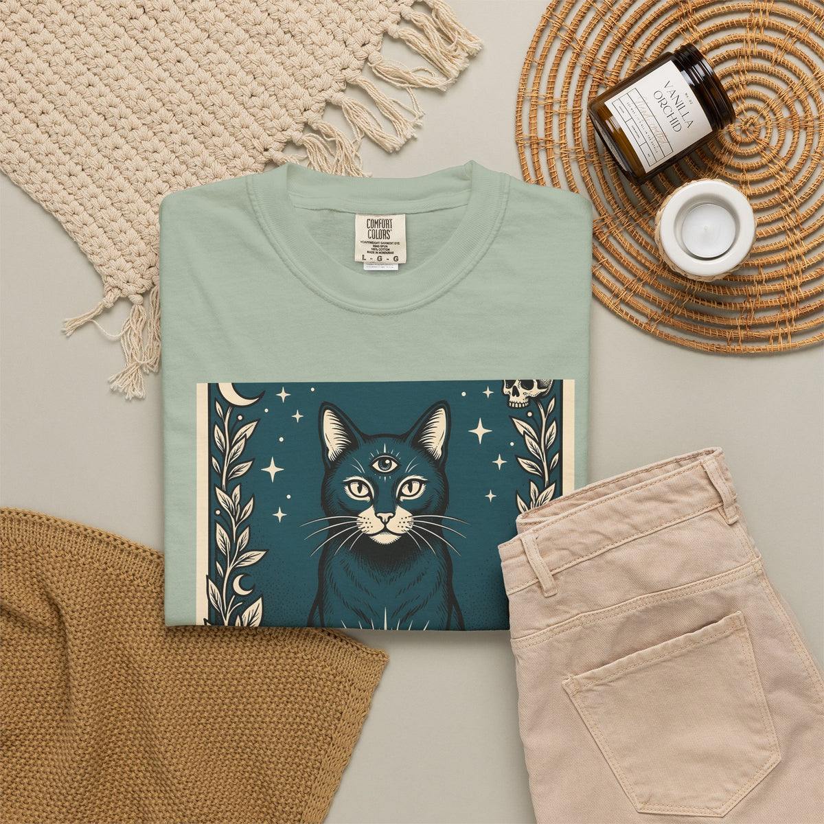 Mystic Cat T-Shirt Boho Chic Witchcraft Gift Women Tarot T-Shirt Kitty T-Shirt Bohemian Fan Occult Graphic Vintage Crystal Ball T-Shirt