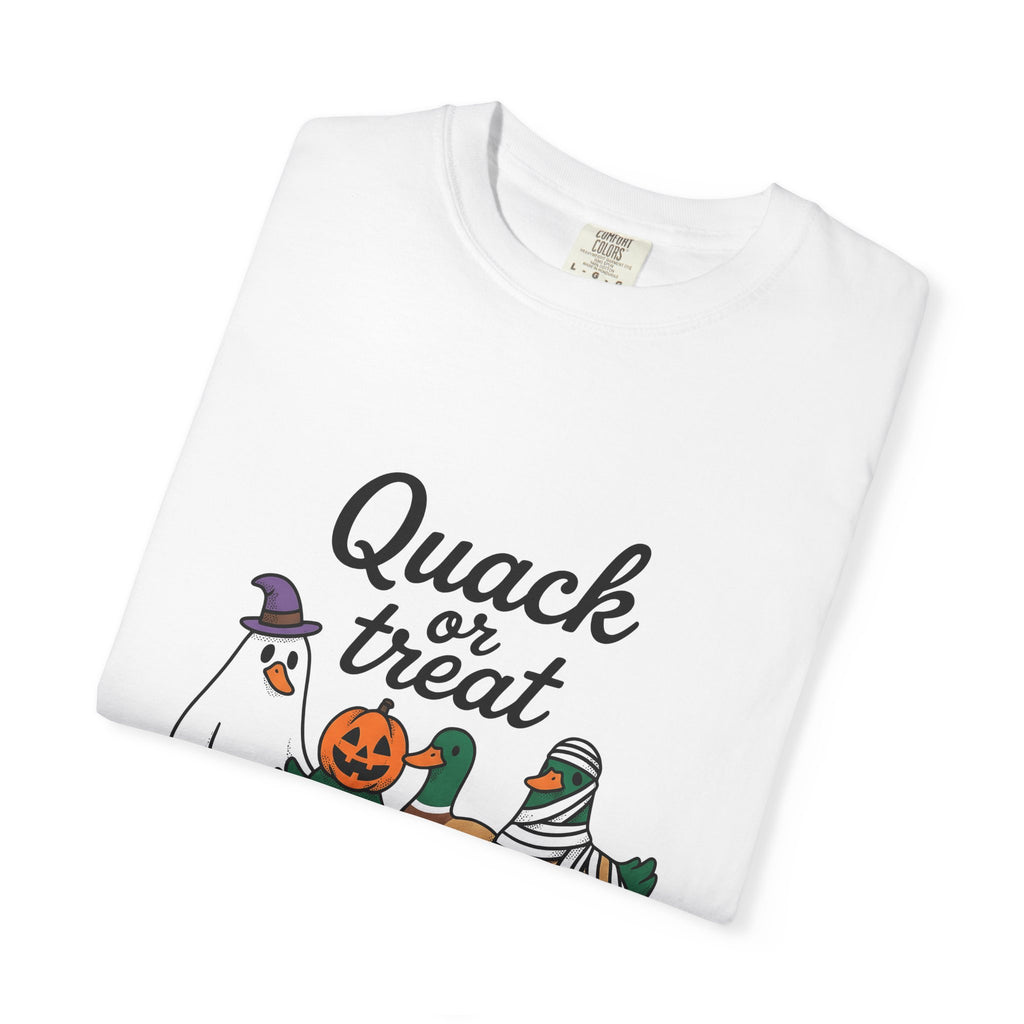 Duck Attire T-Shirt Halloween Pets Gift Women Animated T-Shirt Duckling T-Shirt Spooky Fan Cartoon T-Shirt Animal Graphic Hand Drawn Jack O Lantern