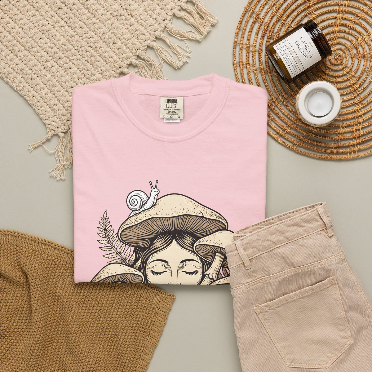 Mushroom Woman T-Shirt Boho Chic Nature Gift Women Line Art T-Shirt Fungus T-Shirt Hippie Fan Minimalist T-Shirt Earth Graphic Vintage Snail T-Shirt