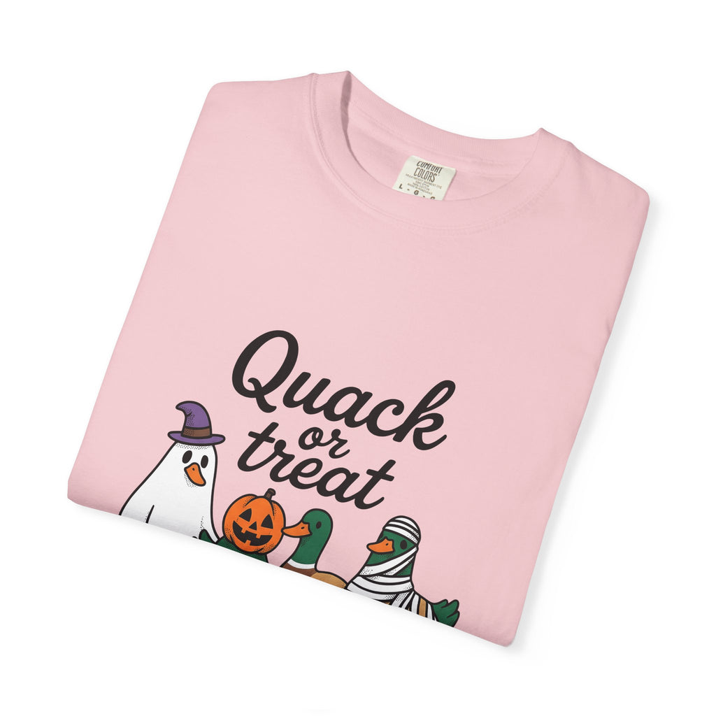 Duck Attire T-Shirt Halloween Pets Gift Women Animated T-Shirt Duckling T-Shirt Spooky Fan Cartoon T-Shirt Animal Graphic Hand Drawn Jack O Lantern