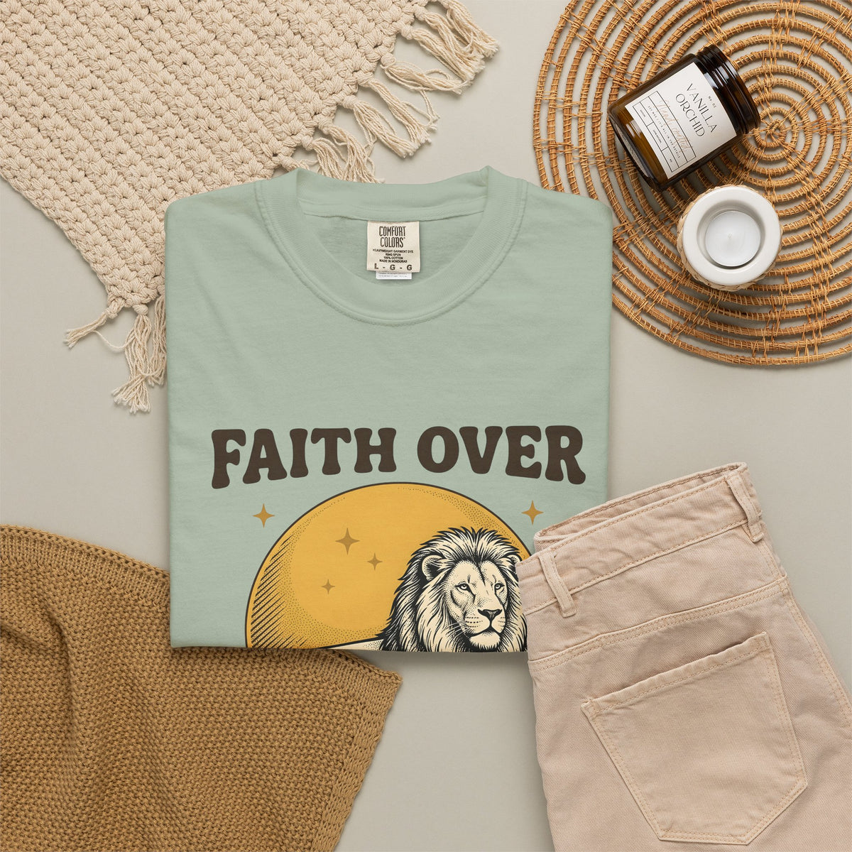 Lion Art T-Shirt Animal Uplift Gift Women Heritage T-Shirt Lion T-Shirt Wildlife Fan Vintage T-Shirt Inspirational Graphic Retro-Inspired Sunlight