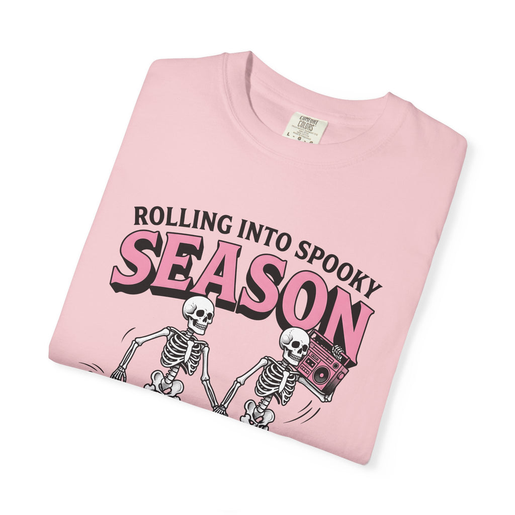 Skull Roller Skate T-Shirt Halloween Celebration Gift Women Vintage T-Shirt Roller Skating T-Shirt Spooky Fan Retro T-Shirt
