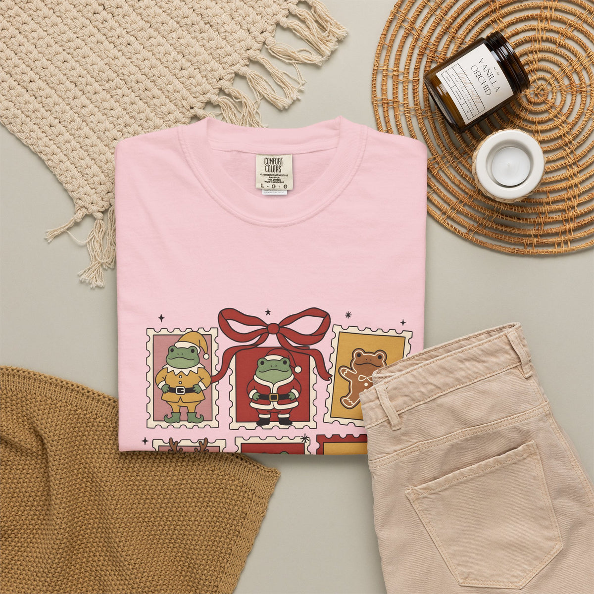 Frog Holiday Stamps T-Shirt Christmas Pets Gift Women Cute T-Shirt Toad T-Shirt Christmas Fan Kawaii T-Shirt Animal Graphic Vintage Festive Wreath