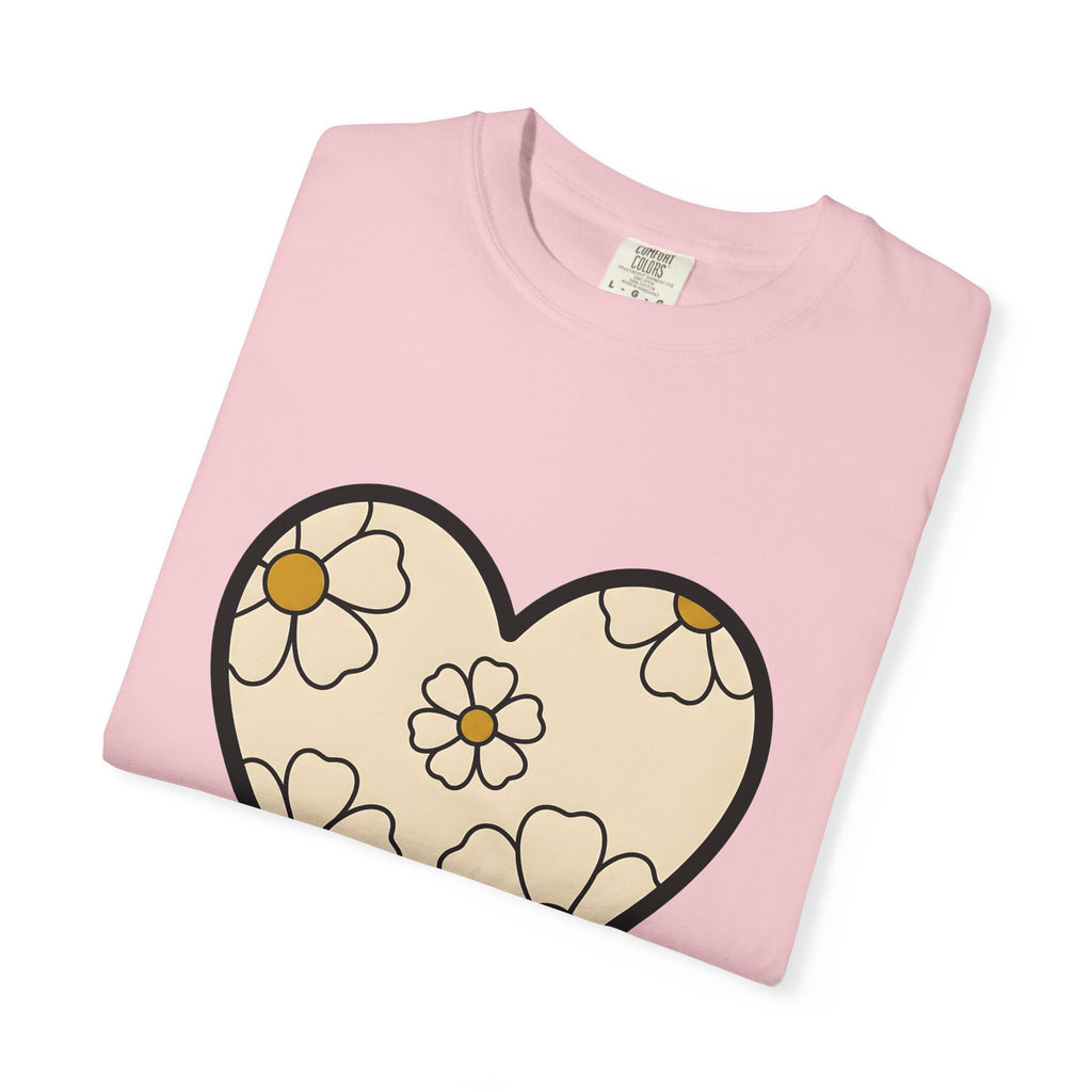 Daisy Affection T-Shirt Boho Chic Nature Gift Women Contemporary T-Shirt Flower T-Shirt Hippie Fan Bohemian T-Shirt Environmental Graphic Classic