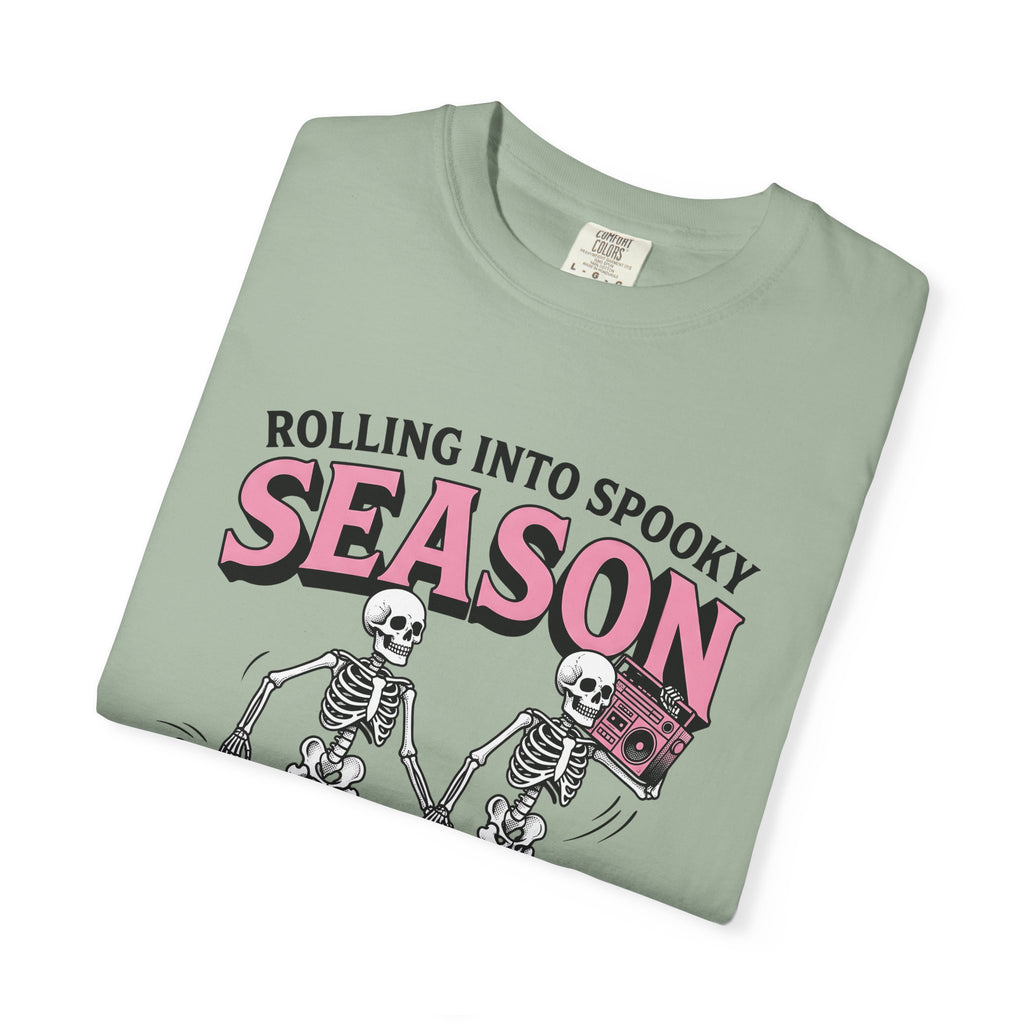 Skull Roller Skate T-Shirt Halloween Celebration Gift Women Vintage T-Shirt Roller Skating T-Shirt Spooky Fan Retro T-Shirt