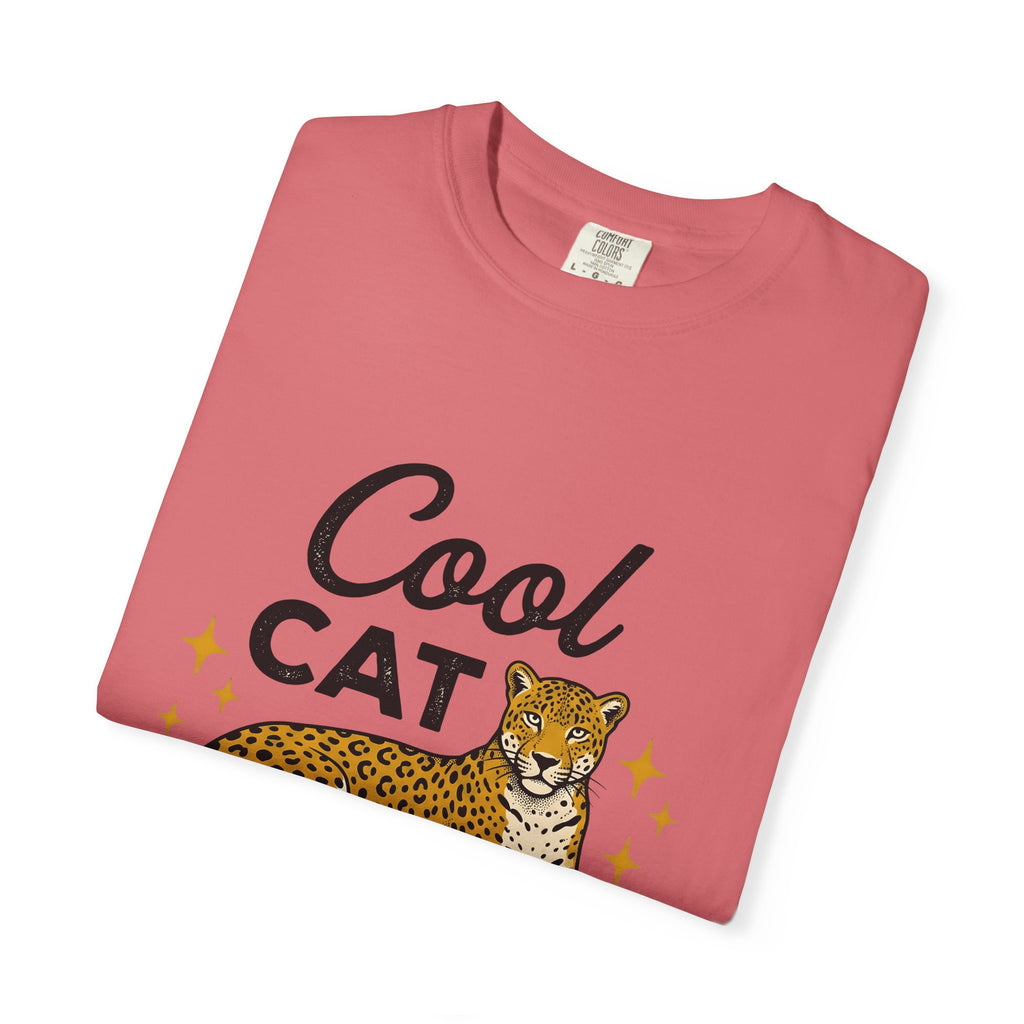 Spotted Cat T-Shirt Cat Fauna Gift Women Antique T-Shirt Tabby Cat T-Shirt Cat Fan Feline T-Shirt Wildlife Graphic Throwback Twinkles T-Shirt