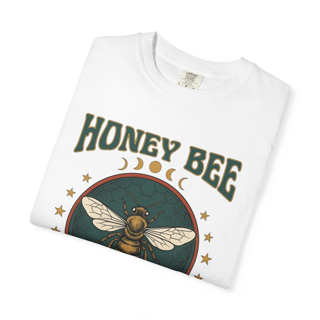 Honey Bee T-Shirt Boho Chic Nature Gift Women Vintage T-Shirt Bee T-Shirt Bohemian Fan Distressed Graphic Illustration Retro Stars T-Shirt