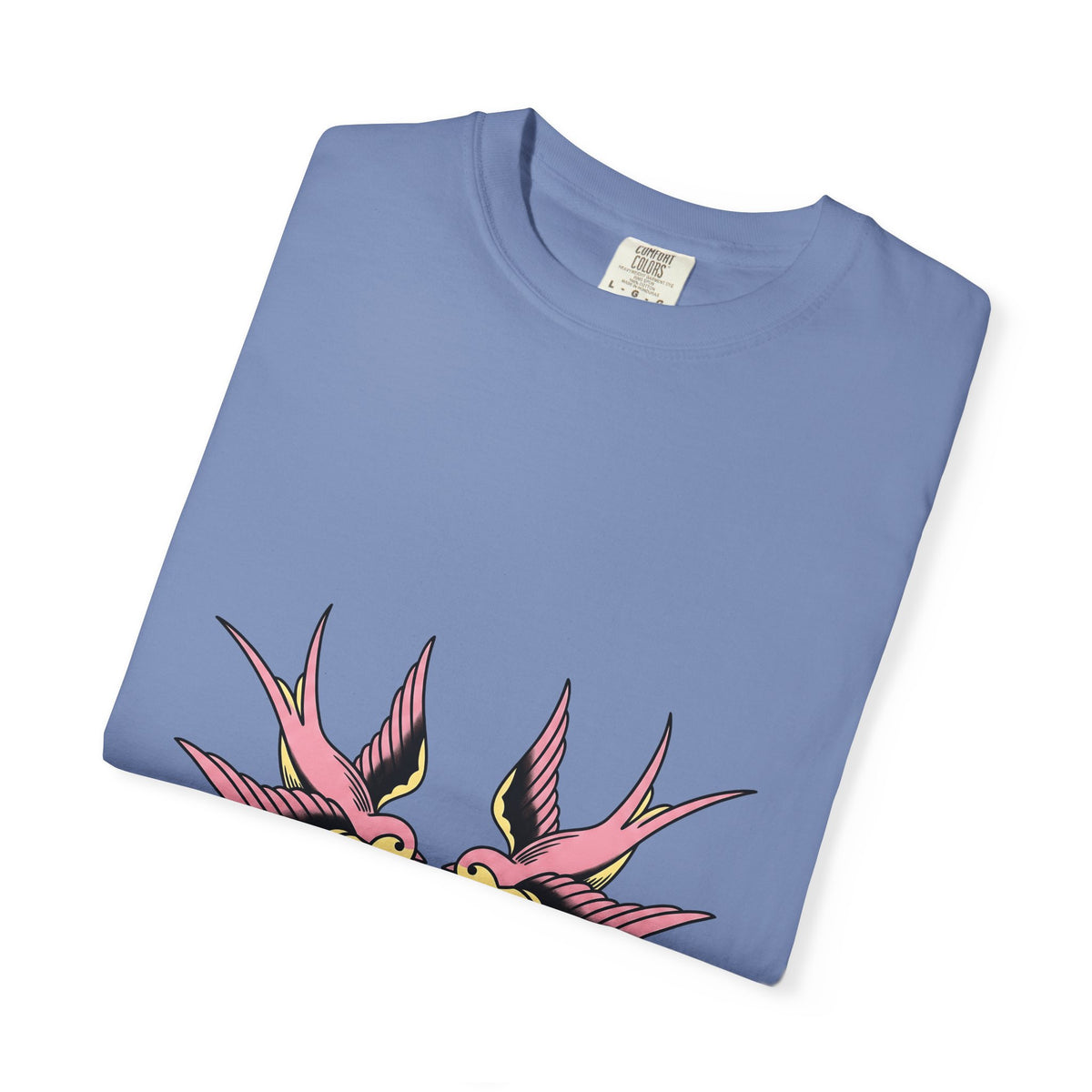 Swallow Birds T-Shirt Cute Wildlife Gift Women Old School T-Shirt Swallows T-Shirt Adorable Fan Vintage T-Shirt Animal Graphic Retro Wings T-Shirt