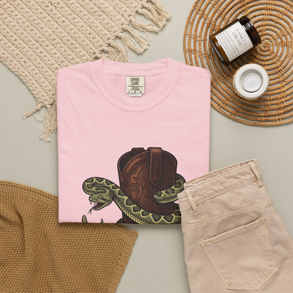 Western Boot Serpent T-Shirt Cowgirl Ranch Gift Women Retro T-Shirt Snake Boot T-Shirt Cowgirl Fan Rodeo T-Shirt Farm Graphic Sketch Desert Plant