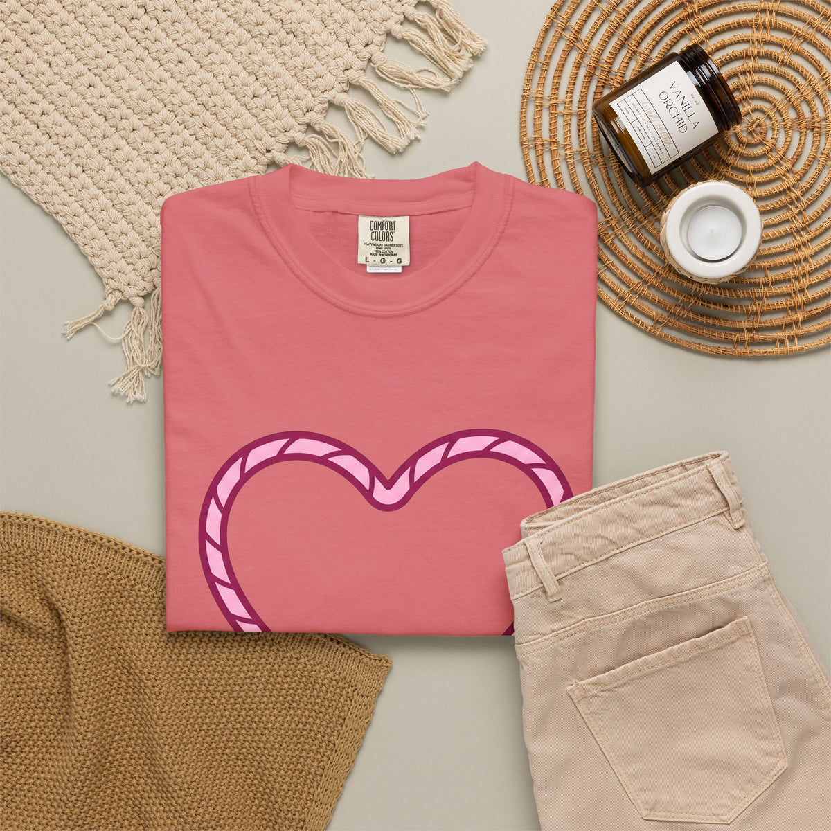 Rope Heart T-Shirt Cowgirl Cowboy Gift Women Contemporary Art T-Shirt Heart Tie T-Shirt Rodeo Fan Modern Art T-Shirt Cowboy Graphic Sleek Knot