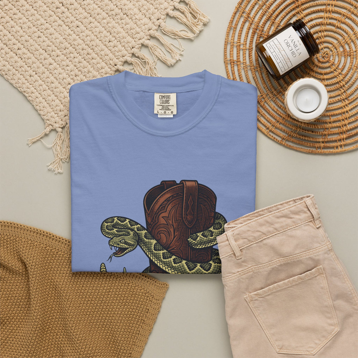 Western Boot Serpent T-Shirt Cowgirl Ranch Gift Women Retro T-Shirt Snake Boot T-Shirt Cowgirl Fan Rodeo T-Shirt Farm Graphic Sketch Desert Plant