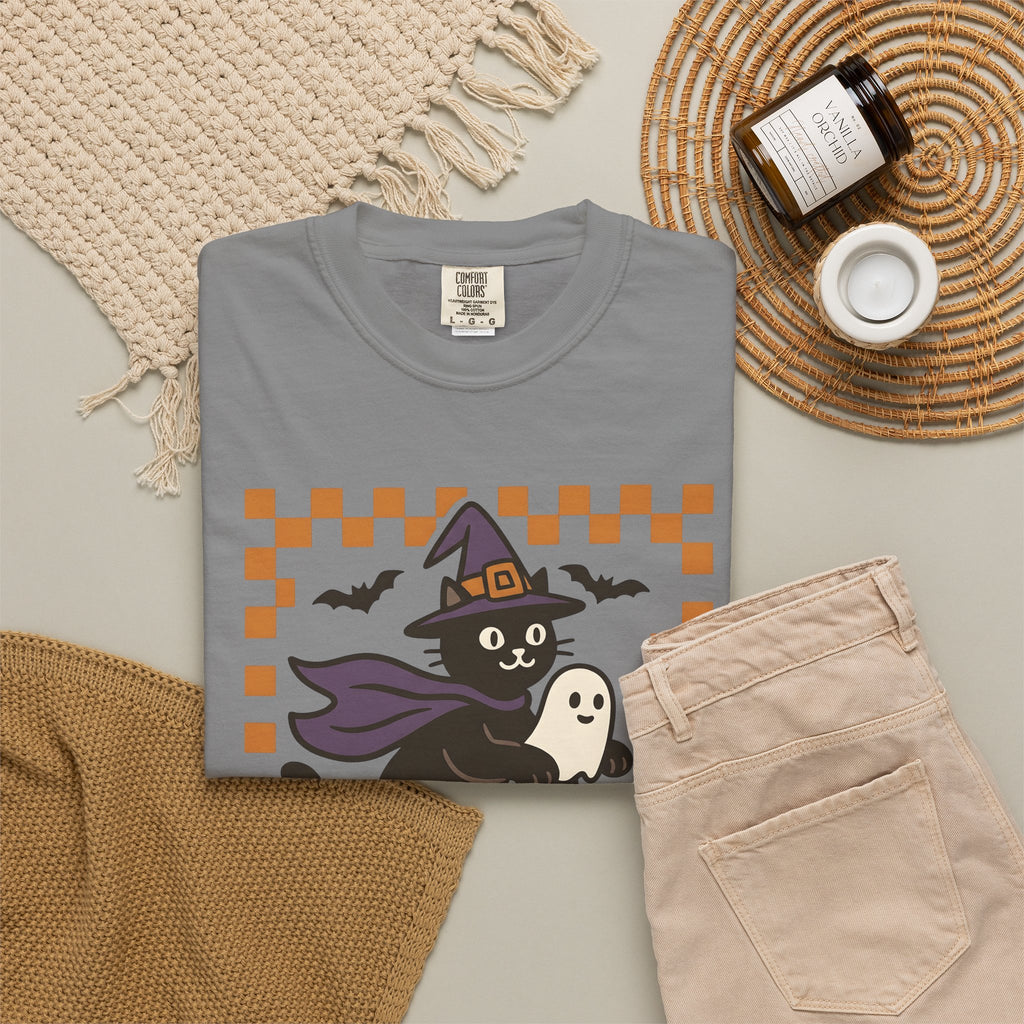 Witch Kitty Design T-Shirt Cat Holiday Gift Women Cute T-Shirt Cat Lady T-Shirt Feline Fan Kawaii T-Shirt Halloween Graphic Vintage Jack-O-Lantern